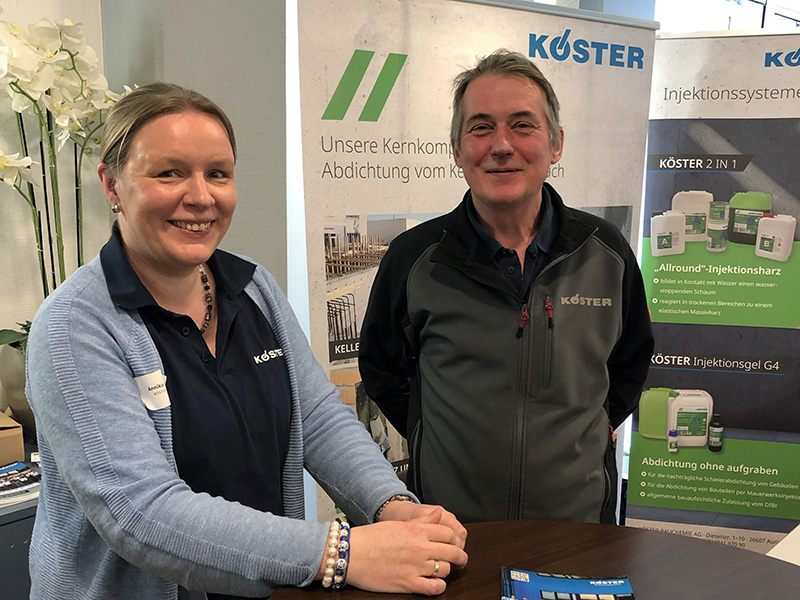 Annika Fahrenholz und Thorge Westdörp auf der Jobmesse Aurich